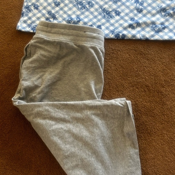 Karen Scott Blouse and Short Combo​ - Picture 4 of 8